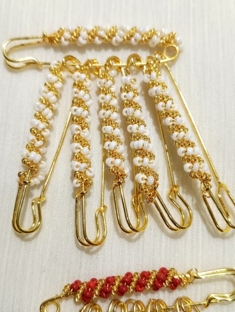 Elegant Hijab Pins – Pack of 6 Fancy Safety Pins with Seed Beads