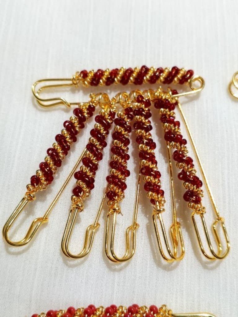 Elegant Hijab Pins – Pack of 6 Fancy Safety Pins with Seed Beads