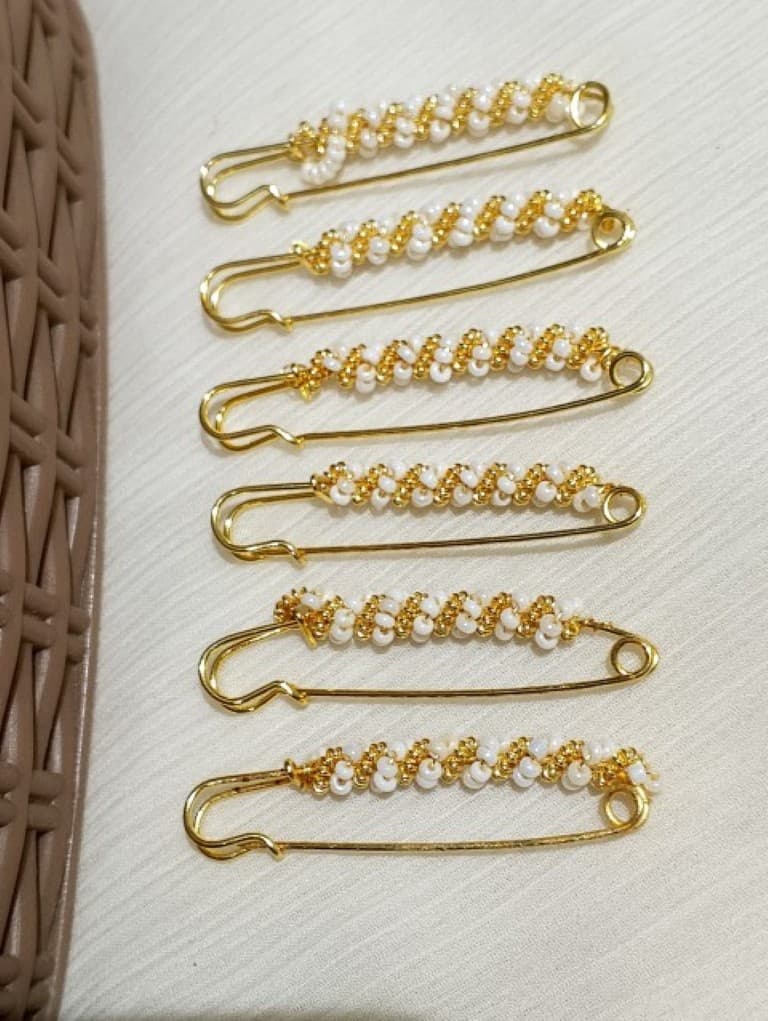 Elegant Hijab Pins – Pack of 6 Fancy Safety Pins with Seed Beads