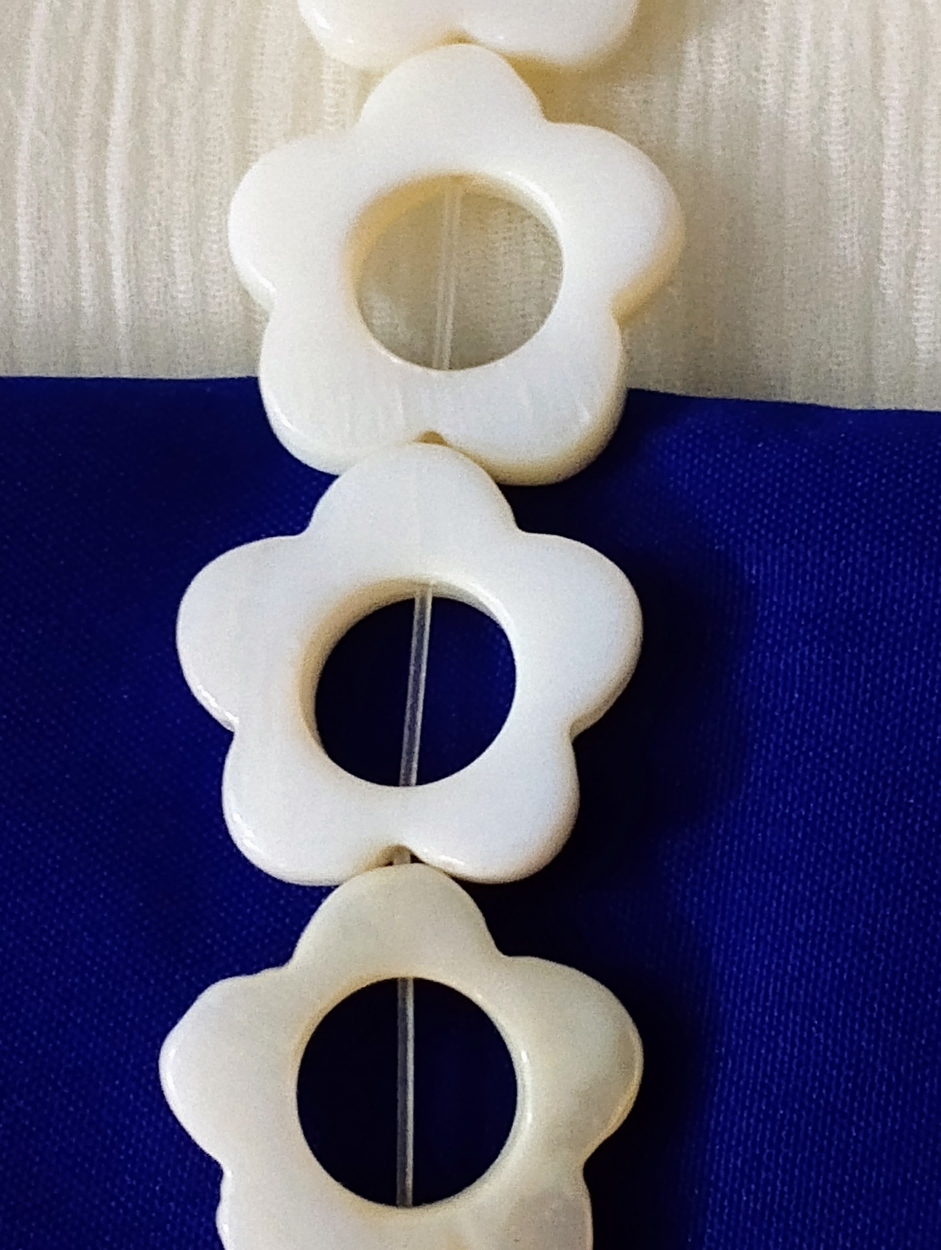 6pcs Natural Flat Flower White Mother of Pearl Sea Shell Beads for Crafting - DIY Crafting Elegant Jewelry Making Supplies