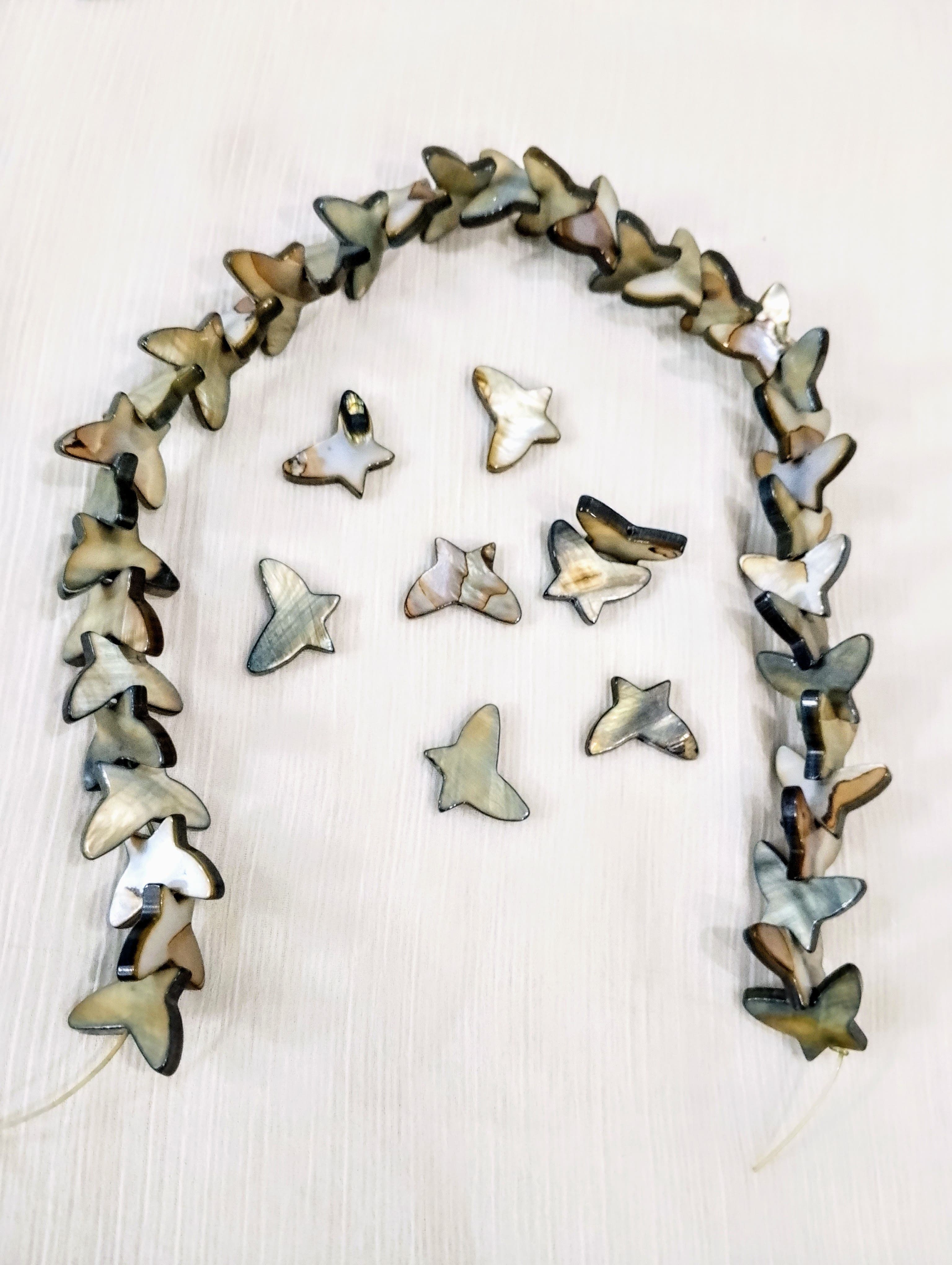 15pcs Natural Flat Butterfly Black or Beige border Mother of Pearl Abalone Sea Shell Beads for Crafting - DIY Crafting Elegant Jewelry Making Supplies