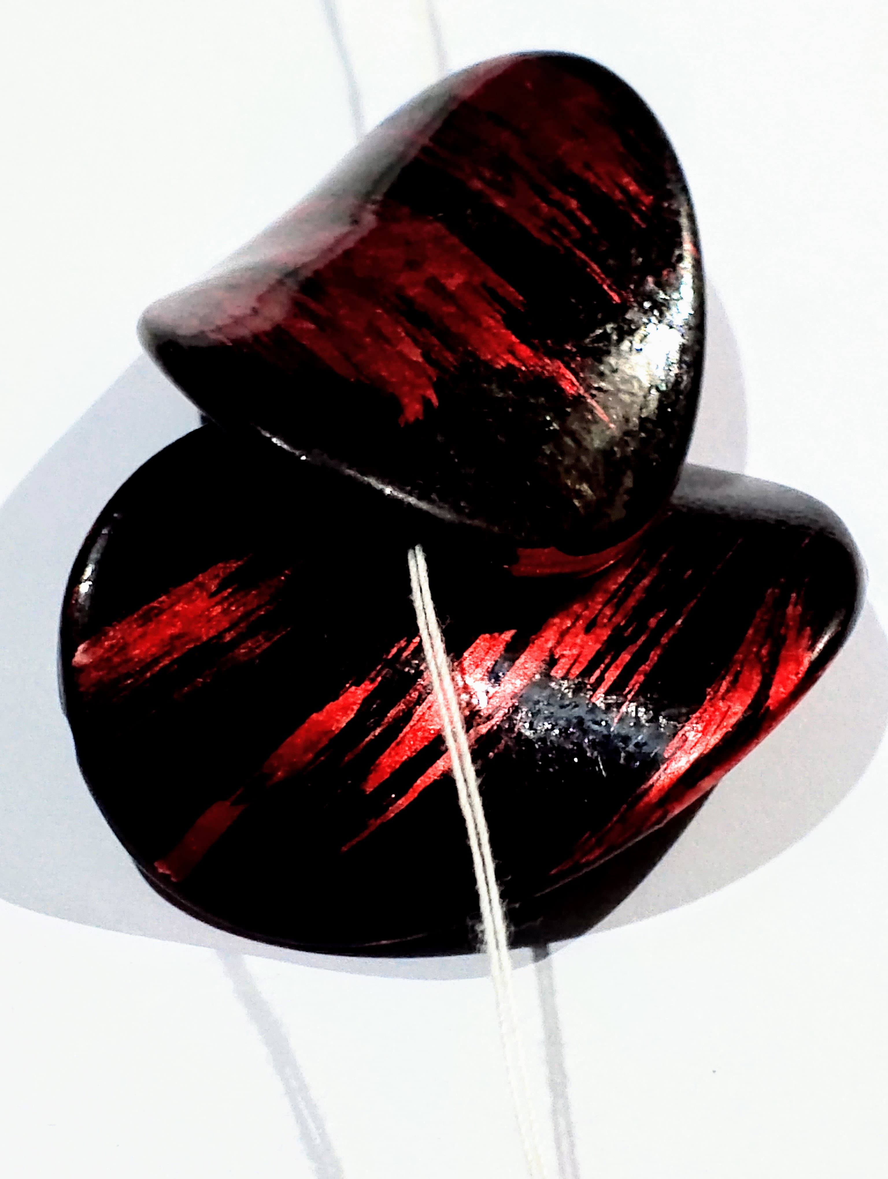 Black Red Flat Curved Antique Large Chips Marble Beads. Pack of 40gms Beads, For DIY Jewelry Making, Jewelry, And Dress Accessories.