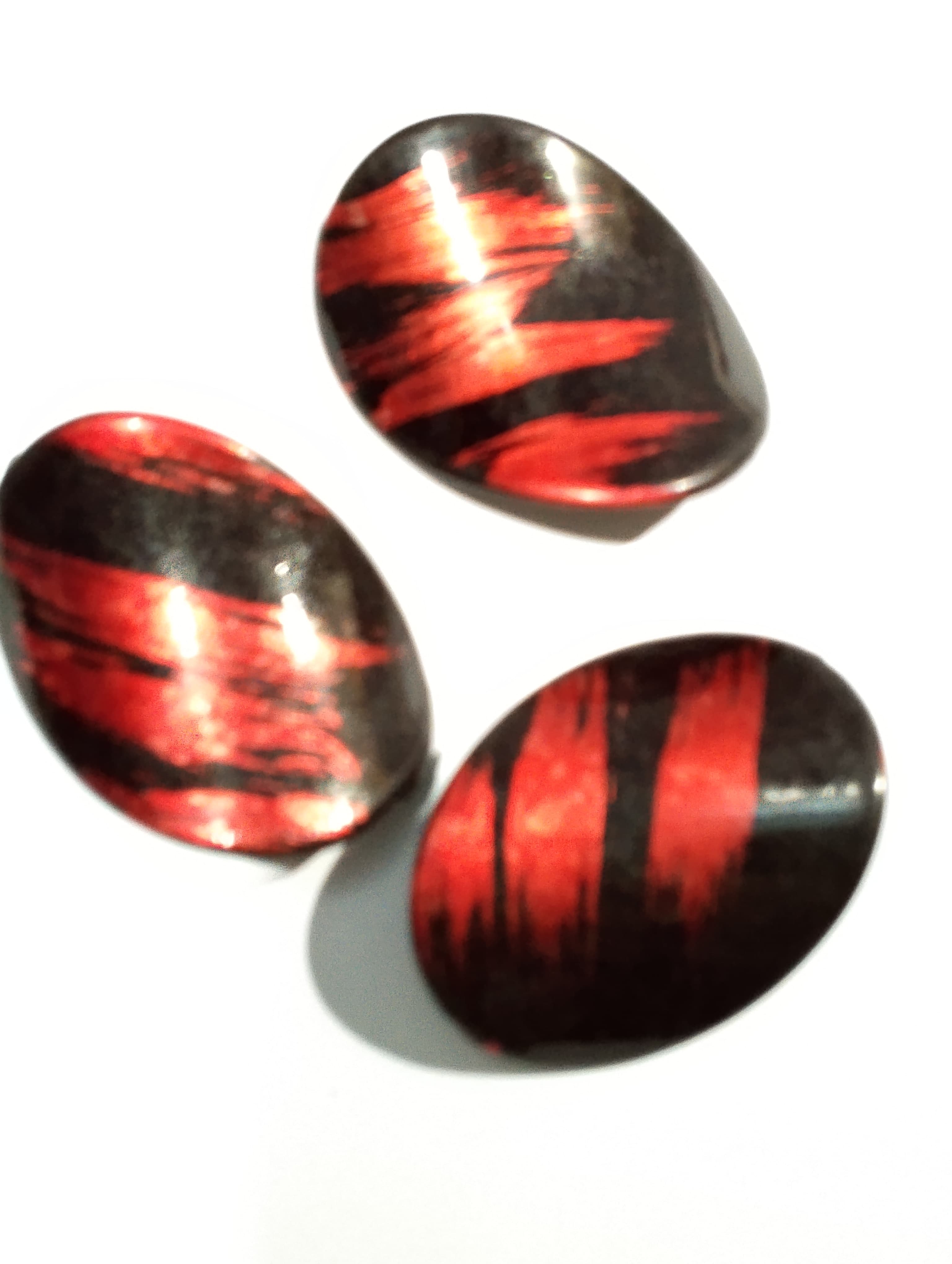 Black Red Flat Curved Antique Large Chips Marble Beads. Pack of 40gms Beads, For DIY Jewelry Making, Jewelry, And Dress Accessories.