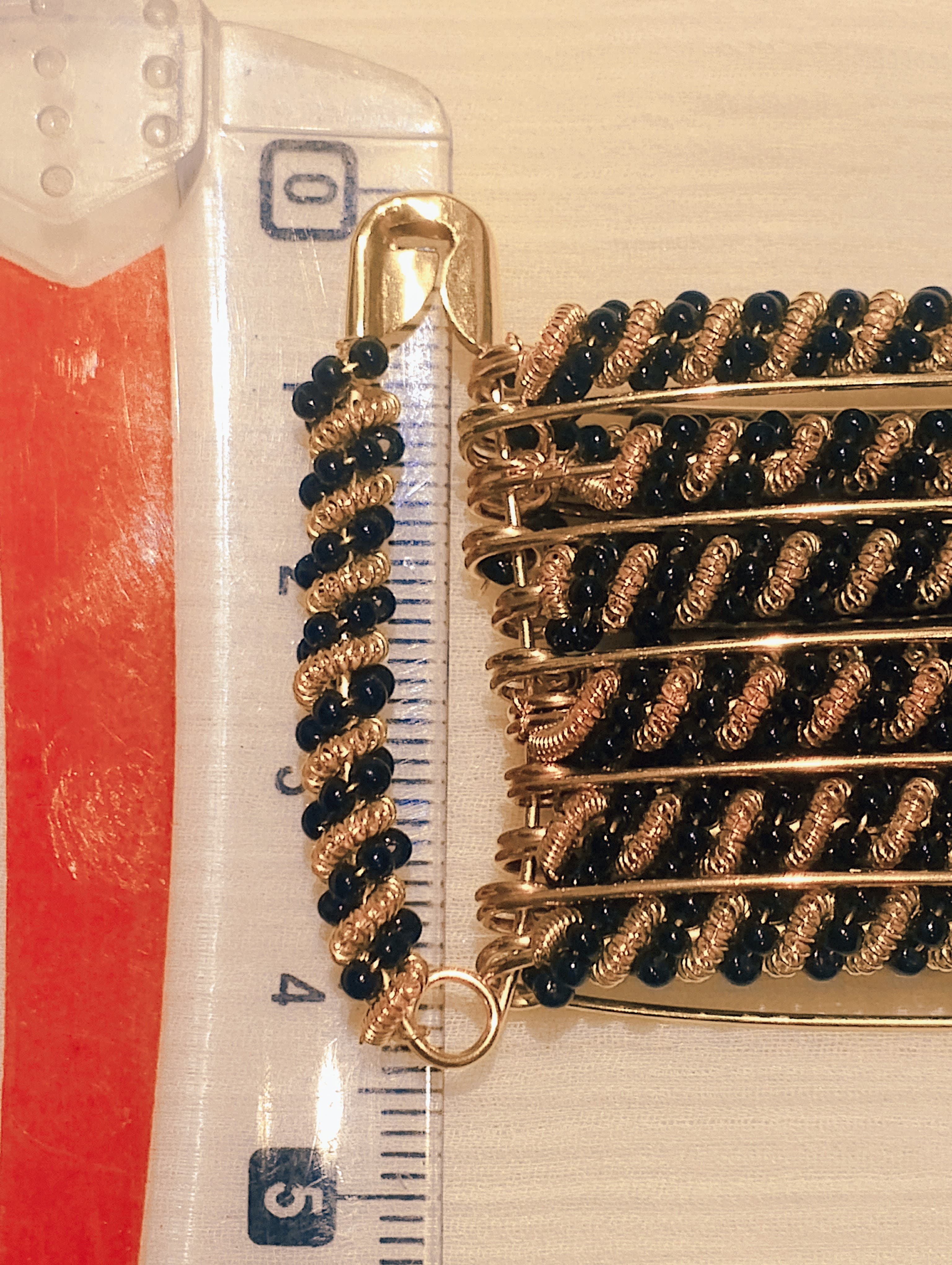 Elegant Hijab Pins – Pack of 6 Fancy Safety Pins with Seed Beads