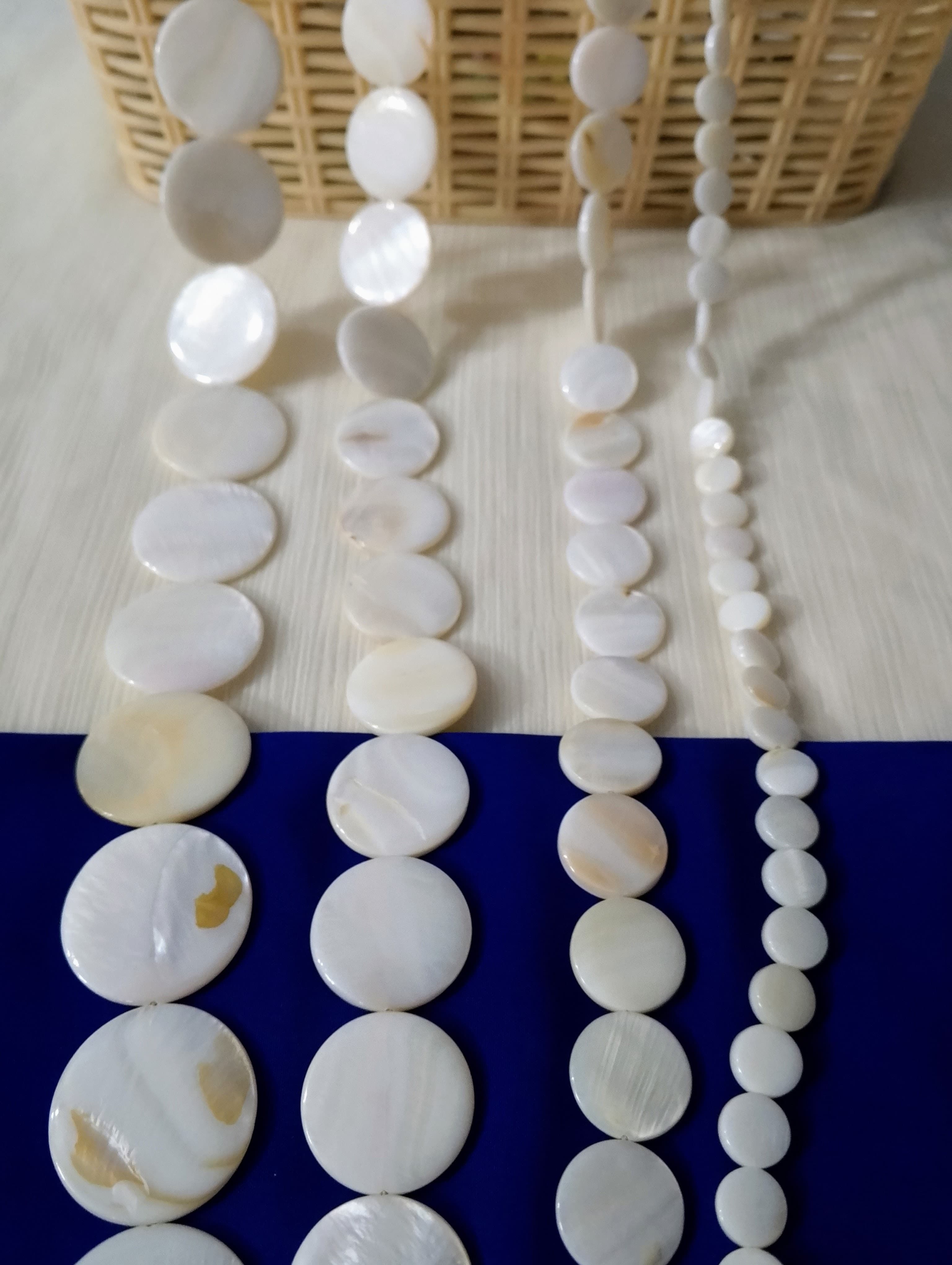 3, 4, 7, 11, 12, 15, 25pcs Natural Flat Round White Mother of Pearl Sea Shell Beads for Crafting - DIY Crafting Elegant Jewelry Making Supplies