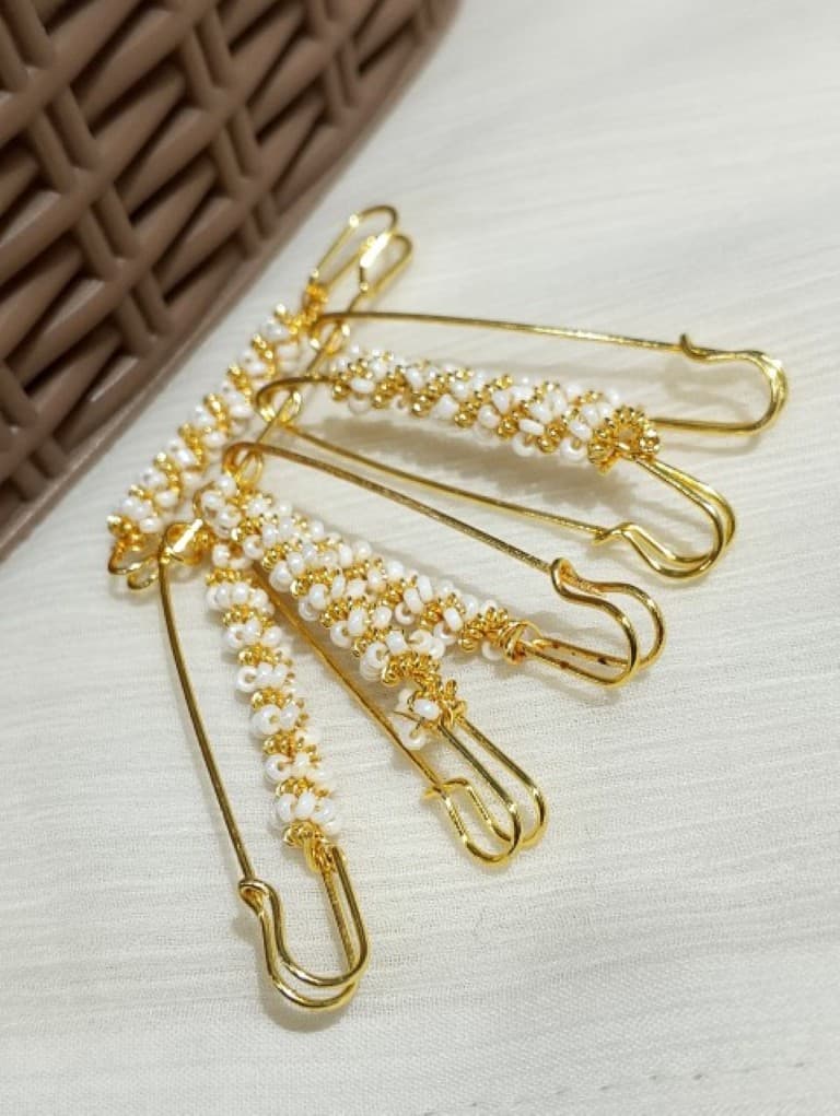 Elegant Hijab Pins – Pack of 6 Fancy Safety Pins with Seed Beads