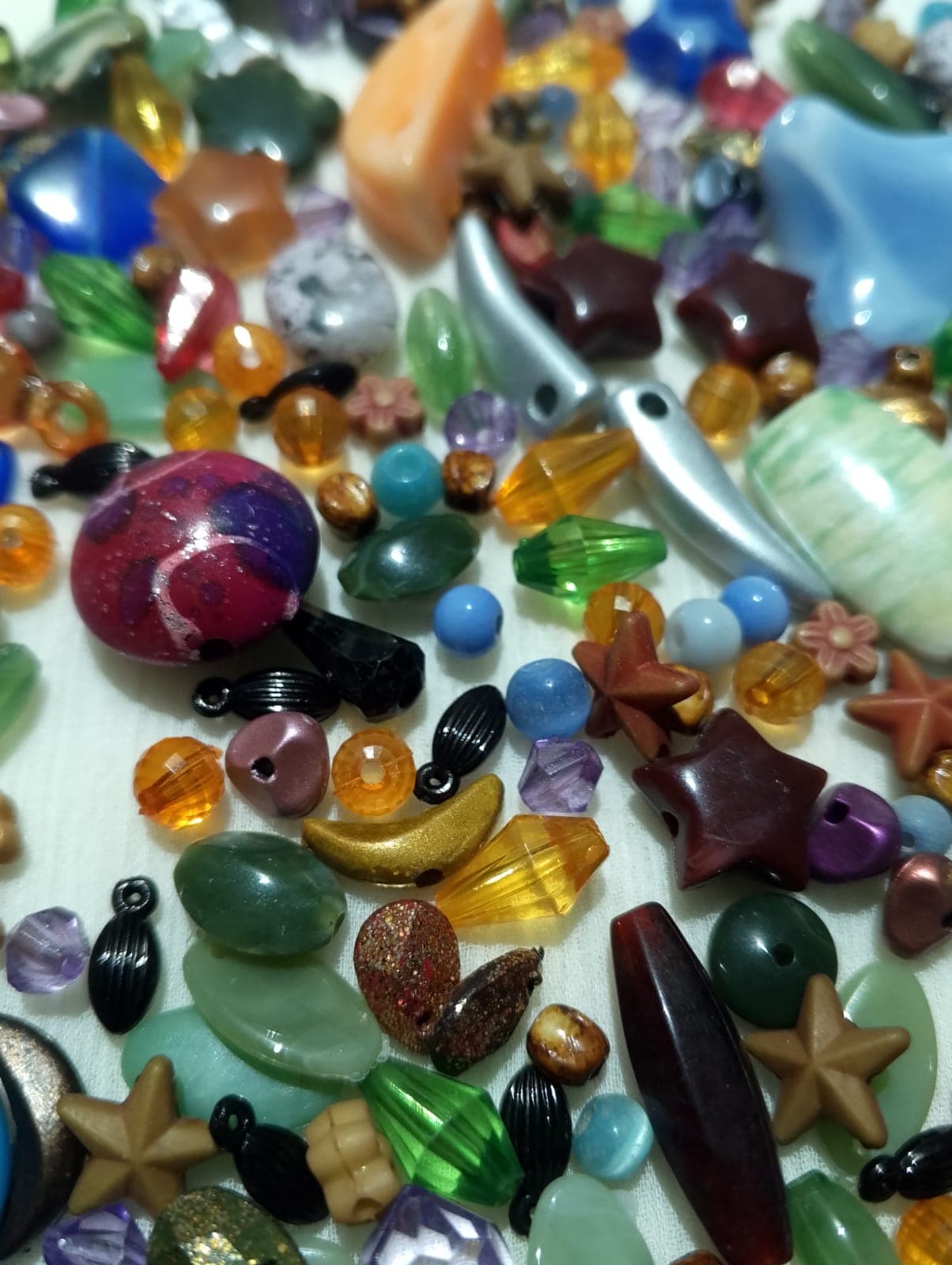 Mix Beads - 100g Mixed Sizes, Shapes, and Colors for DIY Crafting and Jewelry