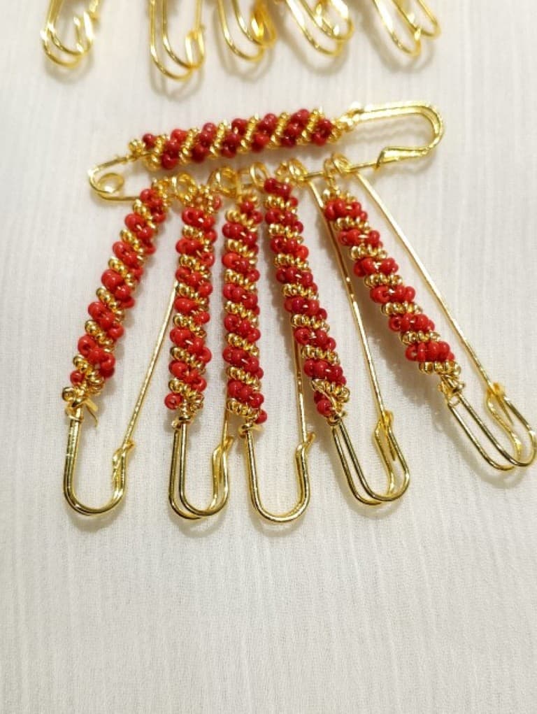 Elegant Hijab Pins – Pack of 6 Fancy Safety Pins with Seed Beads