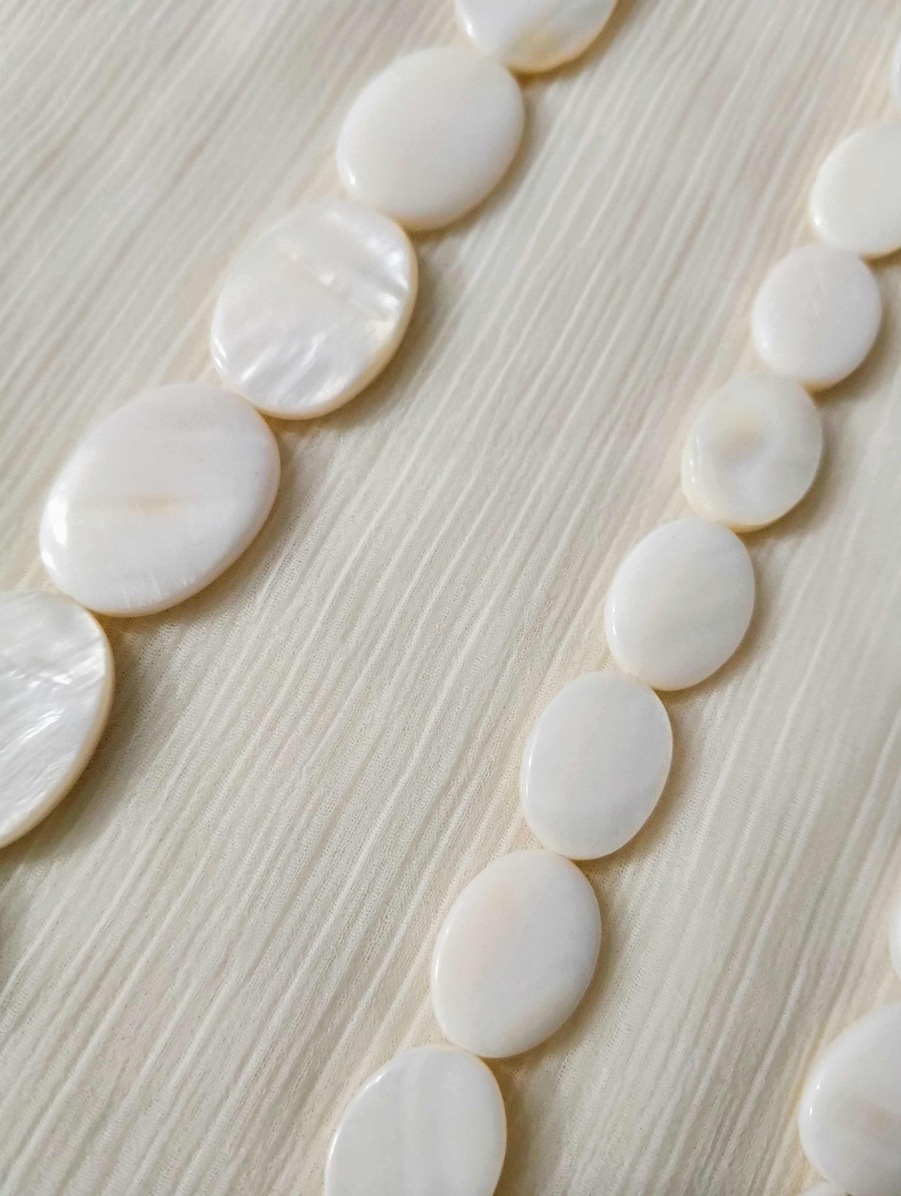 4, 7, 8, 11pcs Natural Flat Oval White Mother of Pearl Sea Shell Beads for Crafting - DIY Crafting Elegant Jewelry Making Supplies