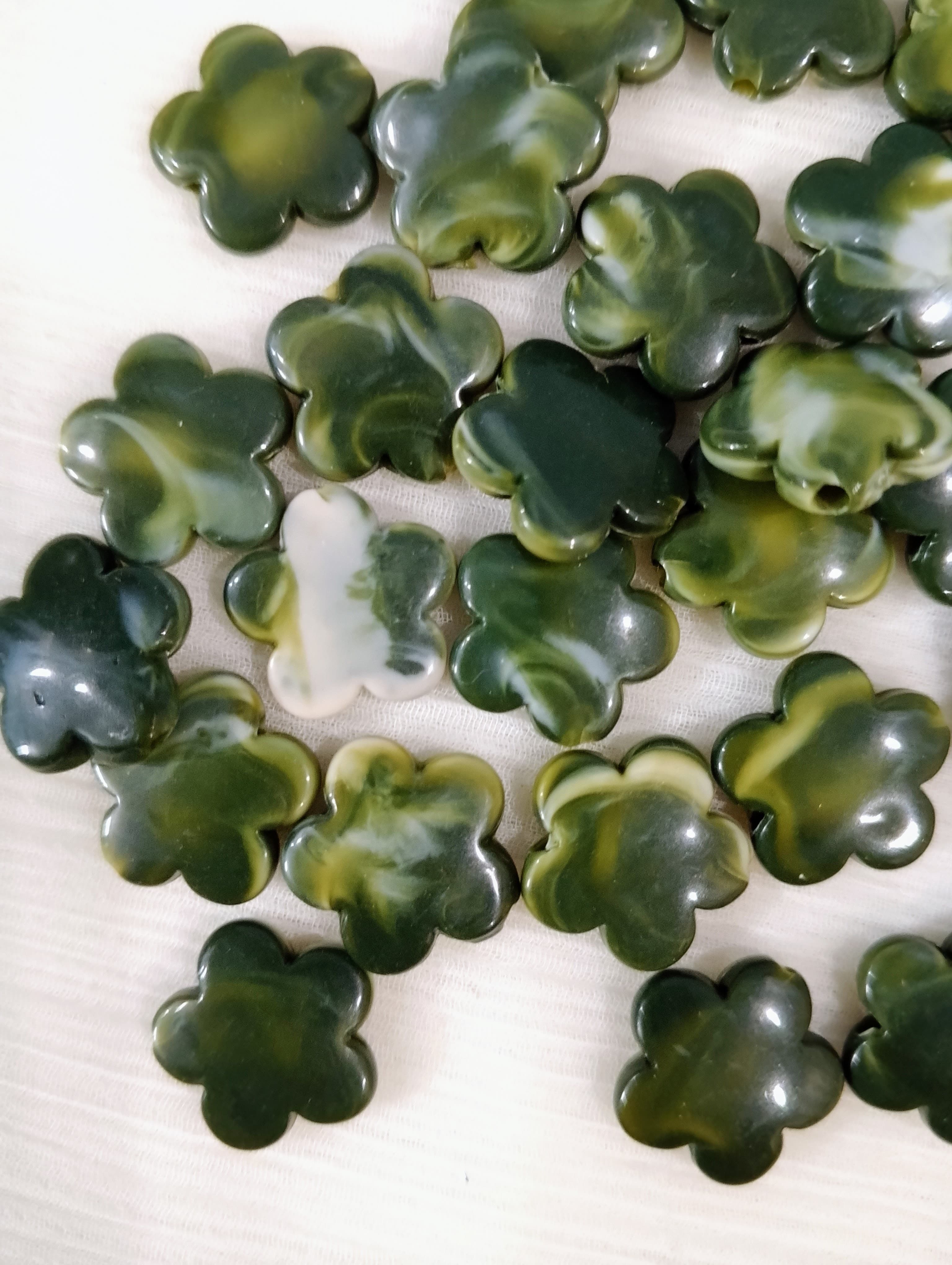 40 grams Green Marble Textured Flower Acrylic Plastic Beads, 14mm, for Jewelry Making and DIY Crafts