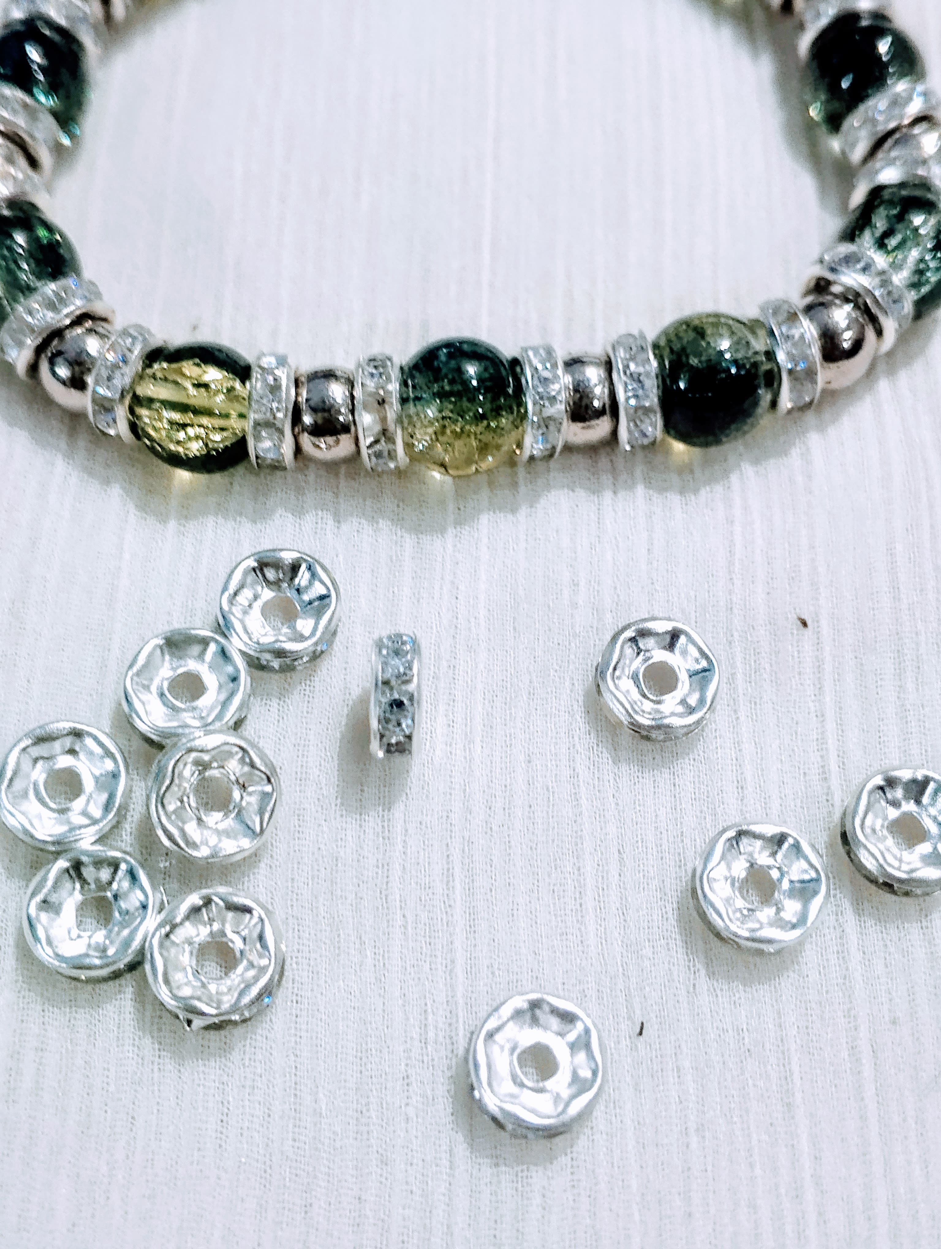 150Pcs 6mm Silver and Golden Rhinestone Round Spacer Beads, Charm Beads For Making Jewelry Decorative Beads with Artificial Crystal for DIY Jewelry Making, Bracelet and Necklace Beading Accessories