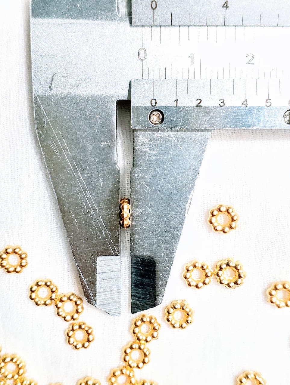 150 / 300 Pcs Gold Plastic Spacer Beads 6mm | Round Flower Shape Spacers for Jewelry Making | DIY Craft Necklace, Bracelet, Earrings, Beading Supplies