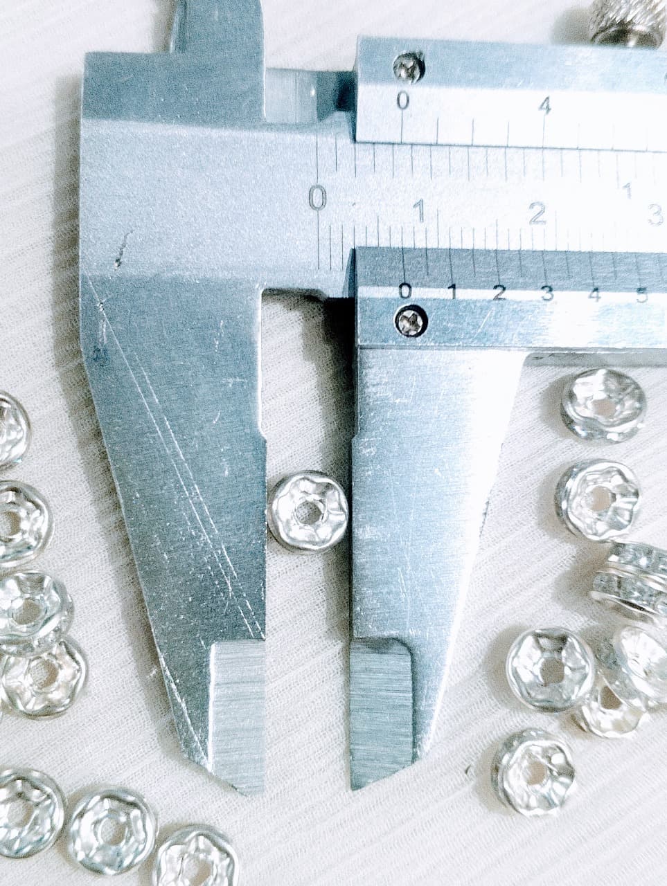 150Pcs 6mm Silver and Golden Rhinestone Round Spacer Beads, Charm Beads For Making Jewelry Decorative Beads with Artificial Crystal for DIY Jewelry Making, Bracelet and Necklace Beading Accessories