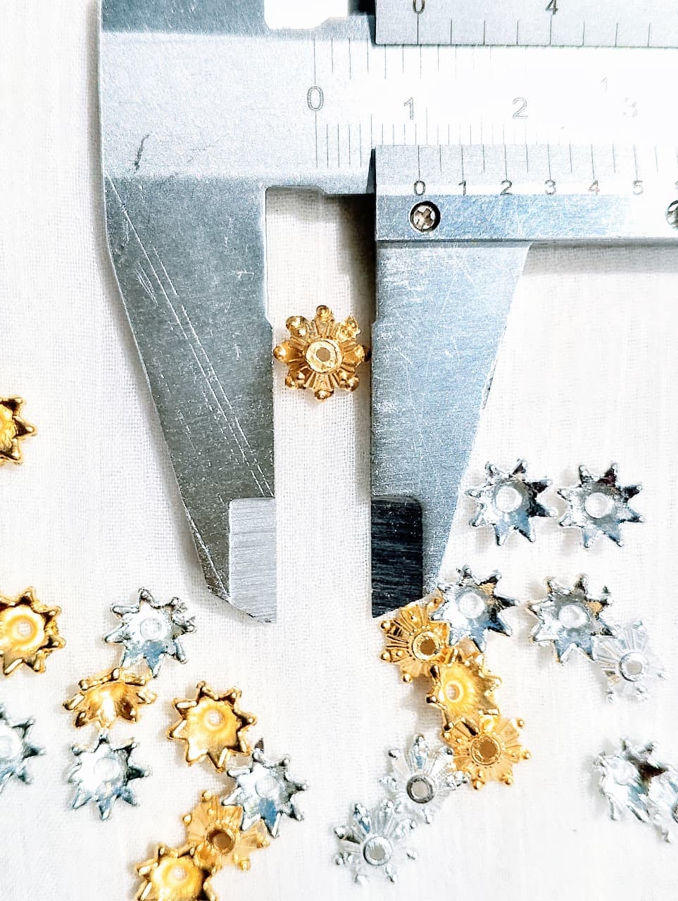 150Pcs Bead Caps 9x3.5mm Gold & Silver Plastic Flower Bead Caps for Jewelry Making | DIY Craft Accessories for Necklace, Bracelet, Earrings, Beading Supplies