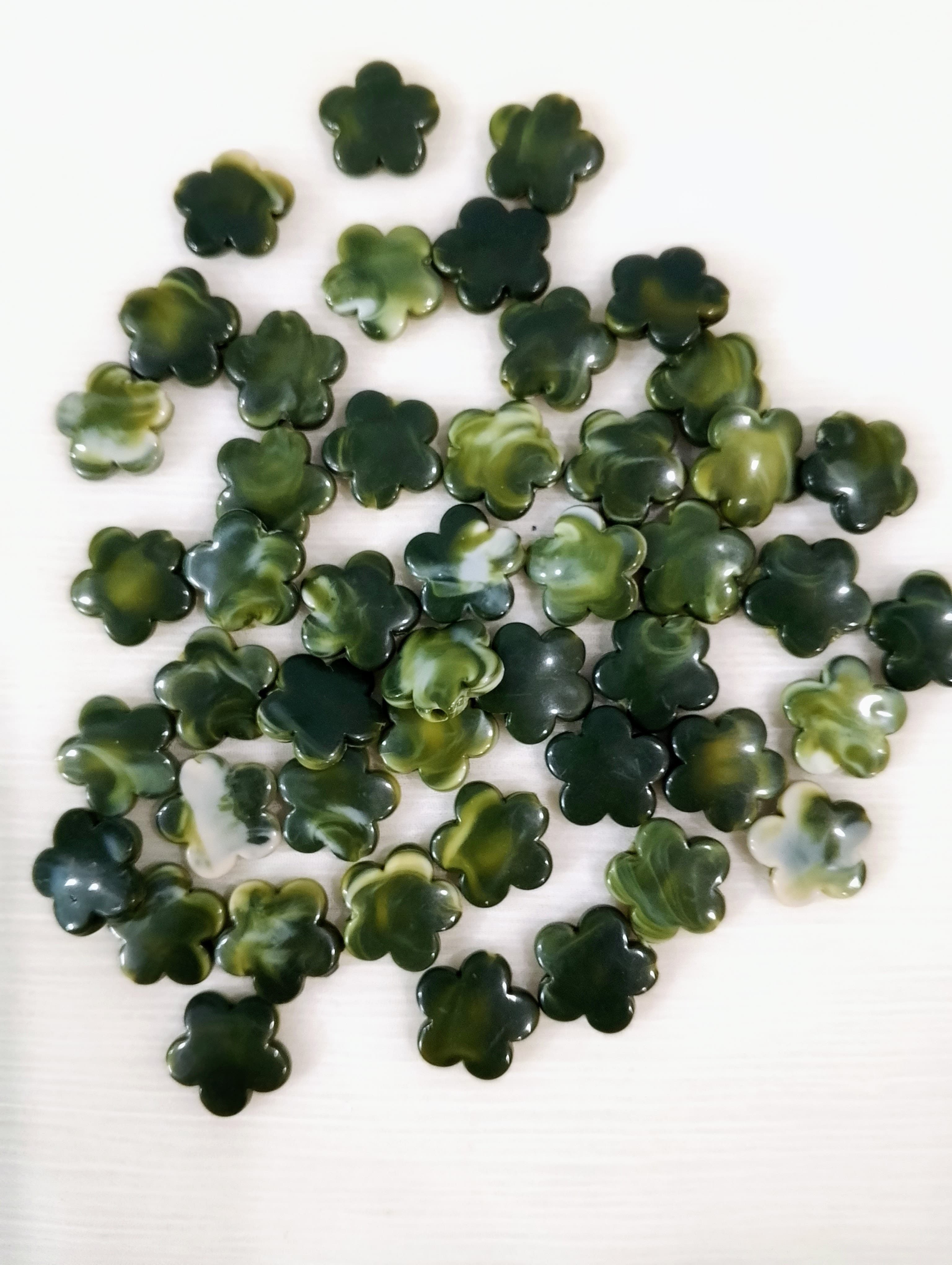 40 grams Green Marble Textured Flower Acrylic Plastic Beads, 14mm, for Jewelry Making and DIY Crafts