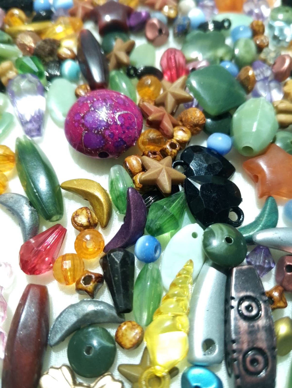 Mix Beads - 100g Mixed Sizes, Shapes, and Colors for DIY Crafting and Jewelry