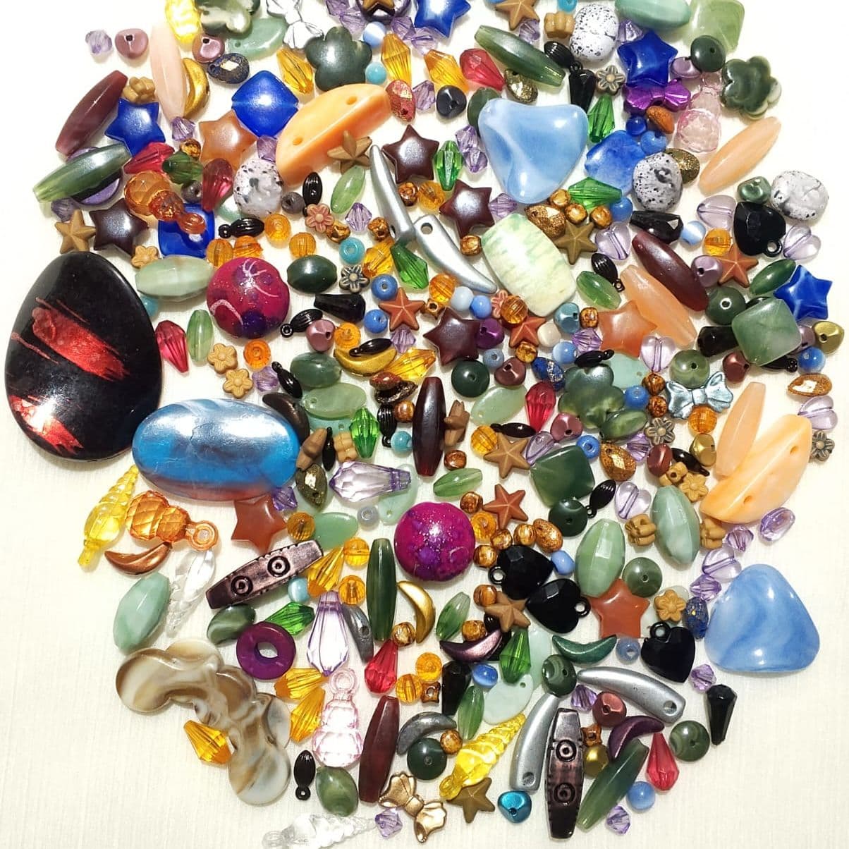 Mix Beads - 100g Mixed Sizes, Shapes, and Colors for DIY Crafting and Jewelry